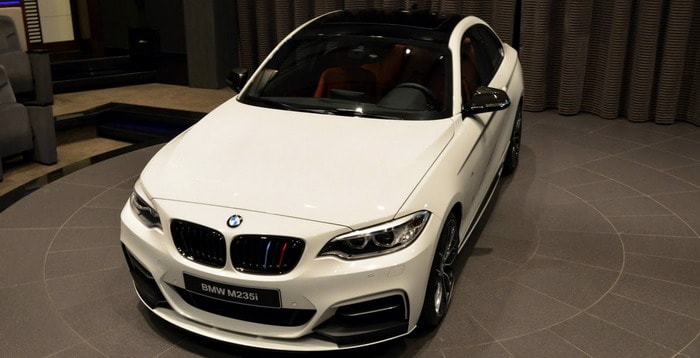 BMW M235i تتفاخر ببراعتها الرياضية في قاعة عرض BMW أبوظبي