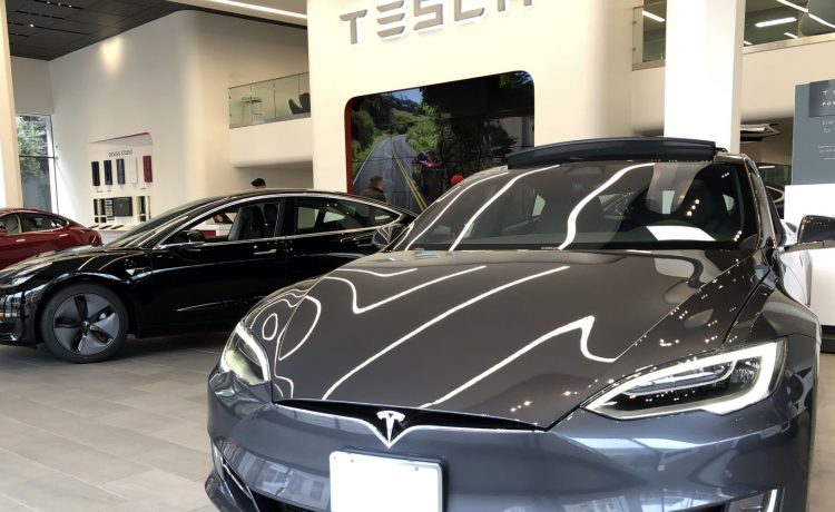 لماذا أعلنت تيسلا عن إلغاء الصيانة الدورية لسياراتها؟