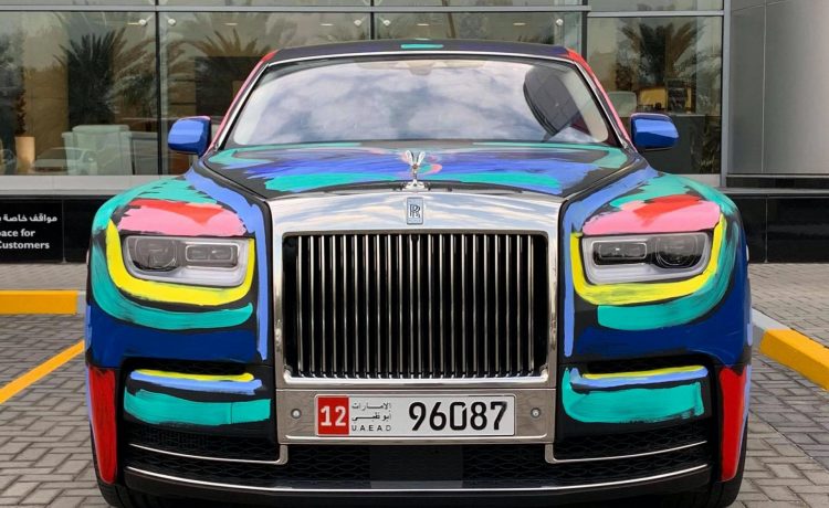 رولز رويس فانتوم تتحول الي لوحة شوارع فنية