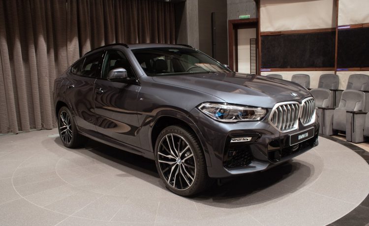 BMW X6 تعرض في أبوظبي بلون رمادي قطبي مع جلد ميرينو أسود من الداخل