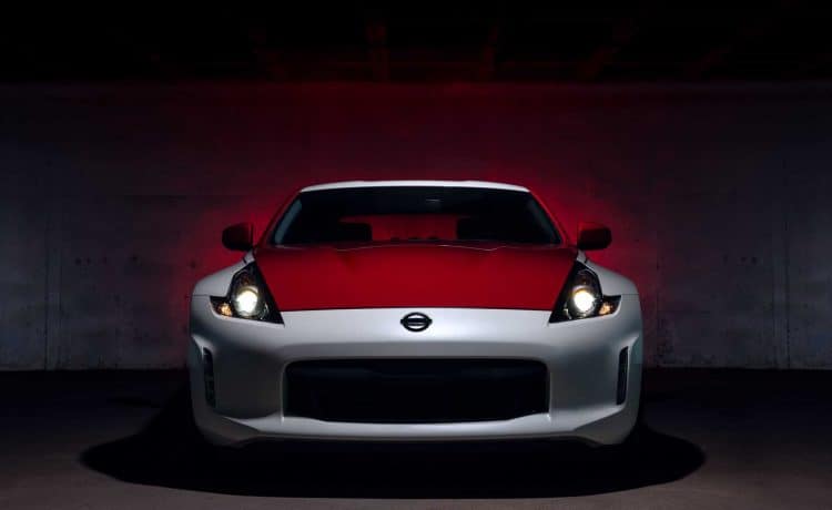 نيسان 370Z 50th Anniversary Edition تكرم ذكرى موديلات 240Z السباقية