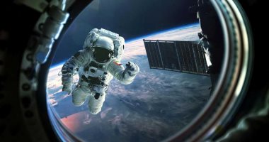 رائدا الفضاء السعوديان يجريان تجربة الانتقال الحرارى مع طلاب المدارس بالمملكة