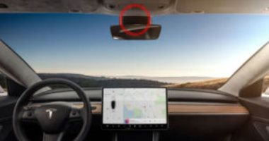 تسلا تصطدم بسيارة شرطة وتعيد أزمة الطيار الآلى للمرة الثانية