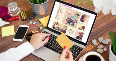 تعملها إزاى؟.. كيفية تجنب الحيل التسويقية للتجار عبر الانترنت وإدخار الأموال