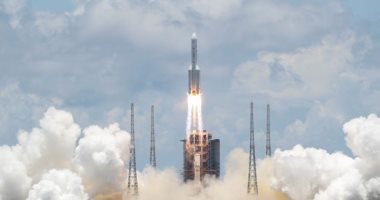 إطلاق الصاروخ الناقل Falcon 9 مع مركبة الشحن دراجون