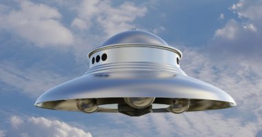 أكثر من 40? من الأمريكيين يعتقدون فى زيارة الأطباق الفضائية للأرض