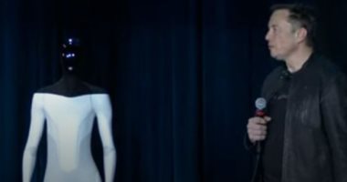 تسلا بوت.. إيلون ماسك يطلق روبوت يشبه البشر لأداء الأعمال الخطيرة