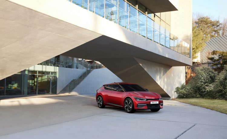 كيا EV6 تقدم لأول مرة لمنافسة بورشة تايكان