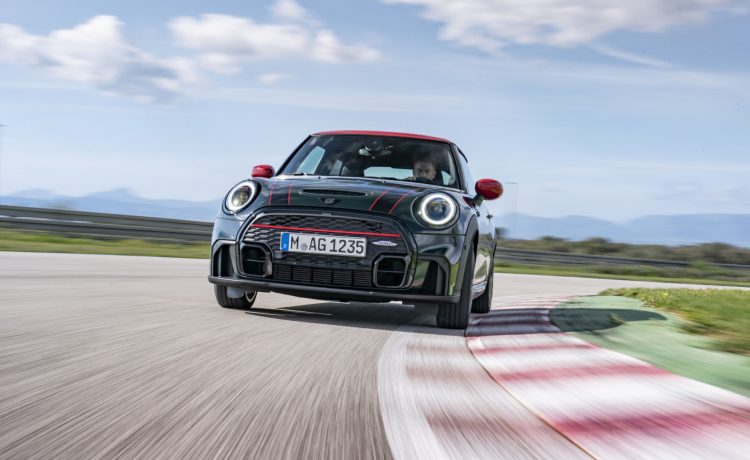 تحديثات بسيطة في ميني جون كوبر ووركس 2022