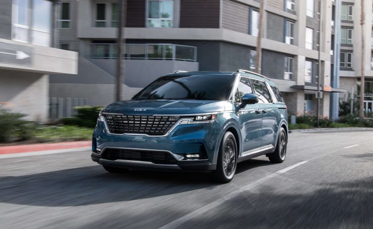 كيا كارنيفال 2021 الجديدة أقل من سعر كرايسلر باسيفيكا بـ 3000 دولار