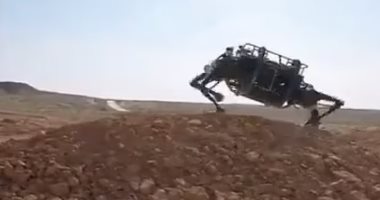 الجيش الصينى يطور روبوتًا ضخمًا يحمل 352 رطلاً ويركض بسرعة 6 ميل فى الساعة
