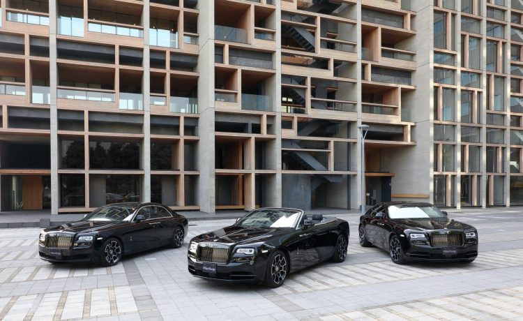 موديلات رولزرويس Black Badge تسيطر على شوارع طوكيو