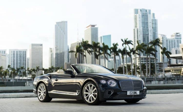 بنتلي تطلق كونتيننتال GT V8 بمحركات تصل الي قوة 452 حصان