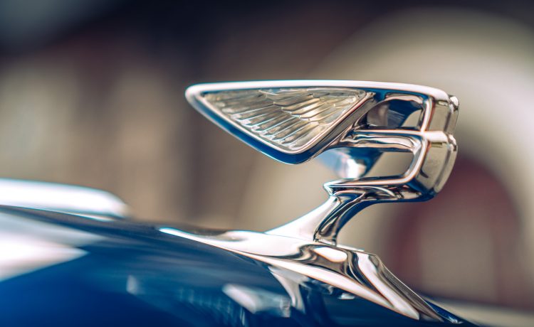 بنتلي تعيد شعار Flying B القابل للطي في فلاينج سبير الجديدة