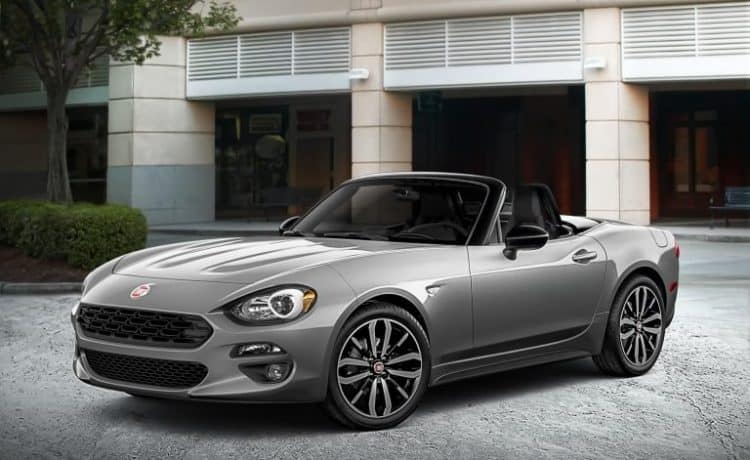 فيات 124 سبايدر أوربان ايديشن تأتي بباقة سوداء خاصة بسعر 995 دولار