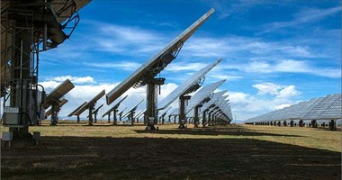 تكنولوجيا جديدة.. ألواح للطاقة الشمسية تولد الكهرباء ليلاً