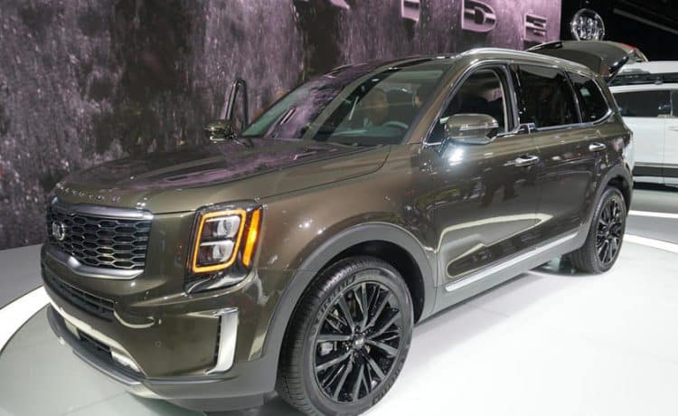 كيا تحتفل بانتاج أولى نسخ تيللورايد 2020 الجديدة