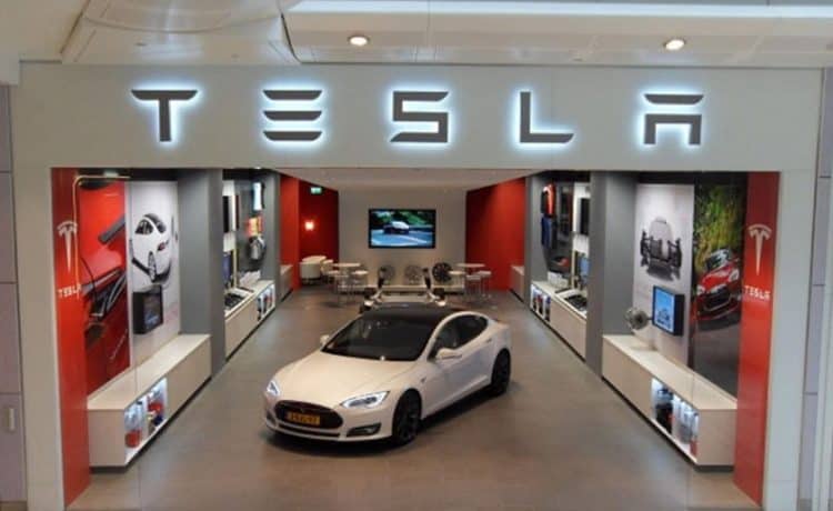 تسلا تقرر ابقاء صالات العرض مفتوحة ولكن مقابل زيادة أسعار سياراتها