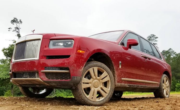 فيديو : فرصة لرؤية رولزرويس كولينان بسعر 400 ألف دولار تسير على الطرق الوعرة