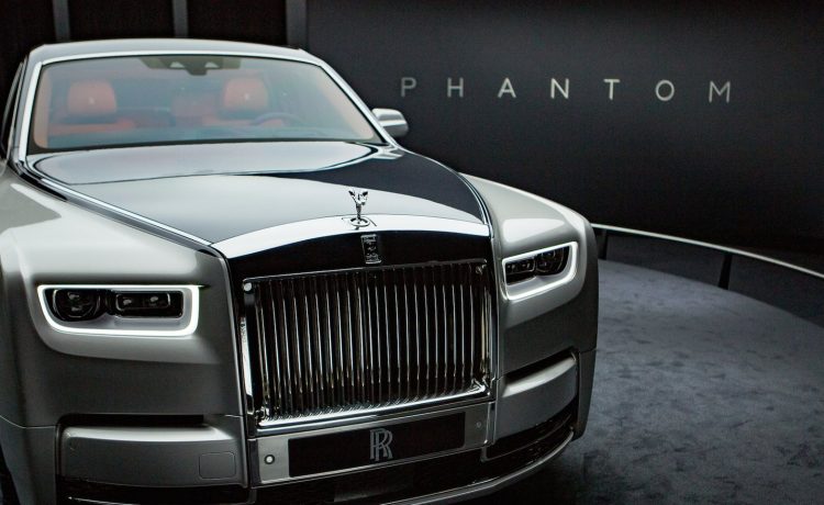 لماذا أصبح ملاك سيارات رولزرويس يفضلون القيادة بأنفسهم؟