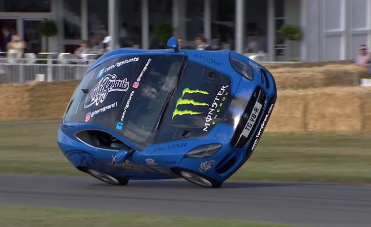 فيديو : شاهدوا سيارة جاكوار FType تحرك الأجواء في جودوود على عجلتين فقط!!