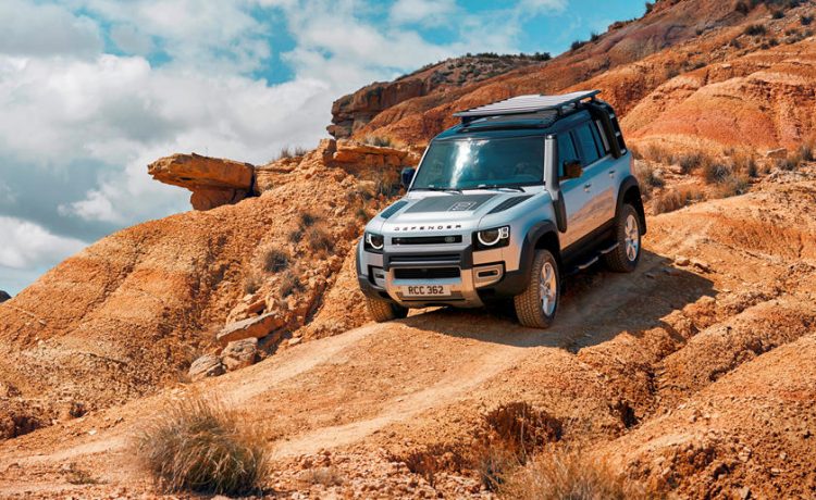 لاندروفر ديفندر يمكن التحكم فيها عن بعد للاستخدام على الطرق الوعرة
