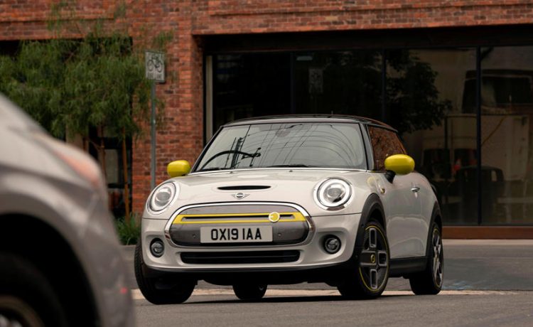 ميني كوبر SE موديل 2020 تقدم بسعر جذاب للغاية