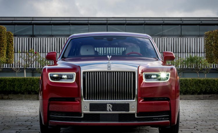 رولز رويس فانتوم فريدة بطلاء خاص للاحتفال بمرور 115 عام على السيارة