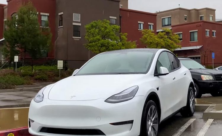 تسلا Model Y تبدو قريبة من الإنتاج