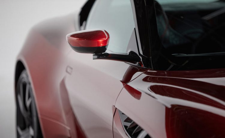 أستون مارتن تعرض نظام كاميرا جديدة في DBS Superleggera