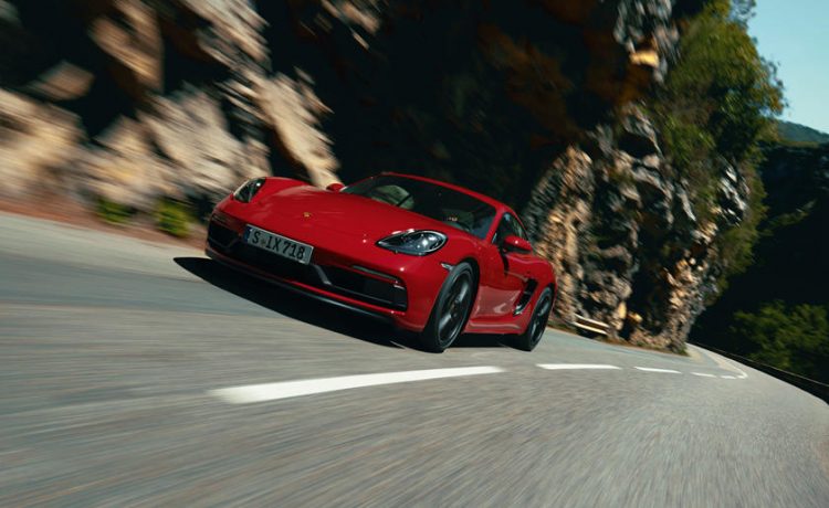 بورشة تطلق موديلي 718 بوكستر و718 كايمان GTS 4.0