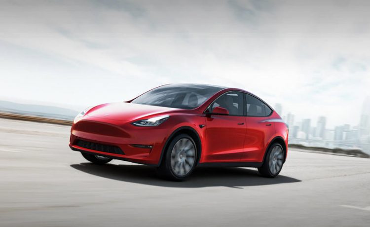 تسلا Model Y تزداد في نطاق القيادة وتبدأ التسليم للمشترين