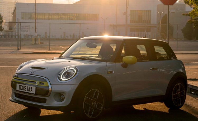 طلبات حجز كثيرة على ميني كوبر SE