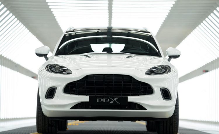 أستون مارتن تغلق جميع منشأتها في بريطانيا