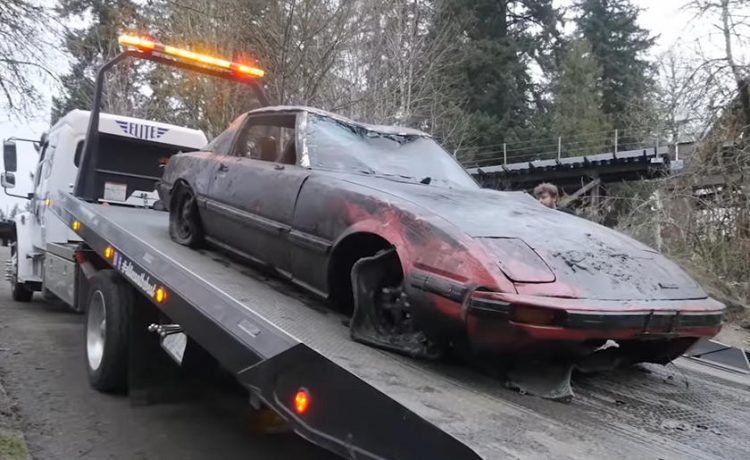 فيديو : العثور على مازدا RX7 وفورد موستانج Mach 1 غارقين في نهر