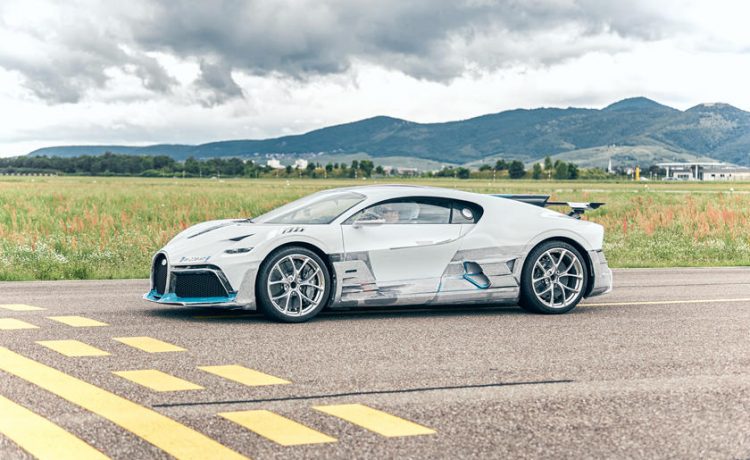 بوجاتي ديفو تحصل على اختبار القيادة النهائي قبل تسليمها للعملاء