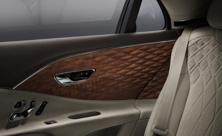 بنتلي تستخدم أول ألواح خشبية ثلاثية الأبعاد في العالم في فلاينج سبير