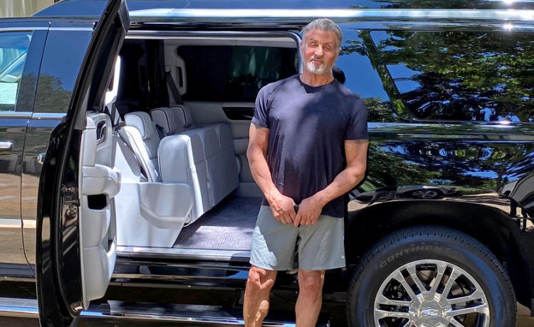 سيلفستر ستالون يعرض سيارته كاديلاك سكاليد ليموزين للبيع بـ 350 ألف دولار