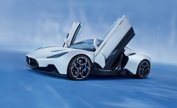 عودة مازيراتي مع سيارة MC20 الخارقة