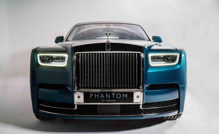 نسخة فريدة من رولزرويس فانتوم يوجد بها ريش حقيقي على لوحة القيادة في أبوظبي