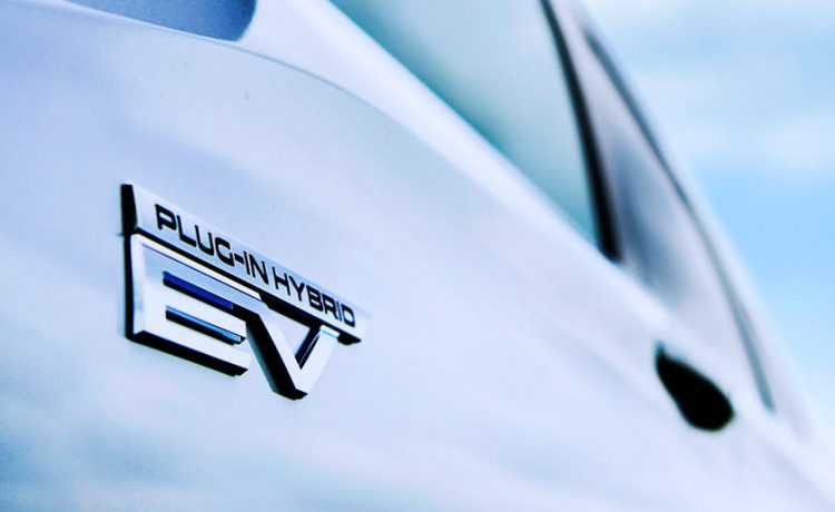 صور تشويقية لميتسوبيشي أوتلاندر هايبرد 2023