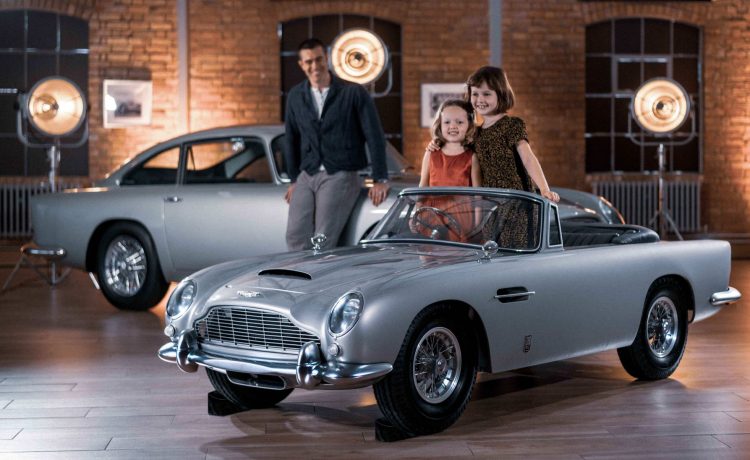 أستون مارتن DB5 الكهربائية الصغيرة للأطفال تكلف أكثر من سيارة مرسيدس سي كلاس
