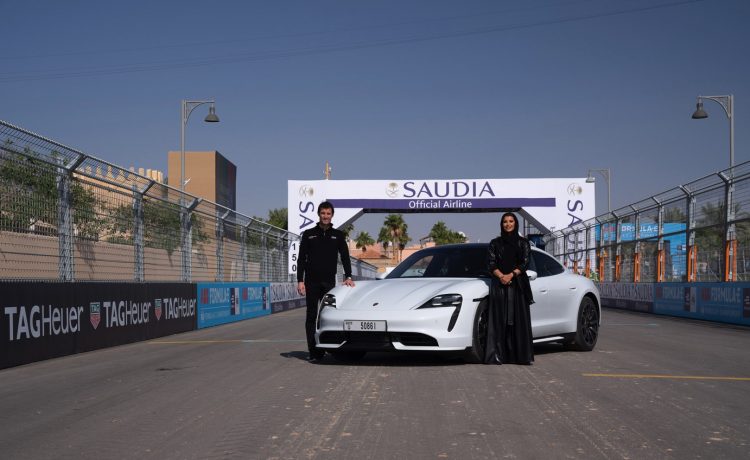 أسيل الحمد تشارك مارك ويبر في رحلة ببورشة تايكان من دبي الي الرياض