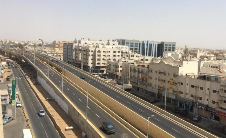 أمانة جدة تفتتح جسر شارع صاري وتنهي تصريف الأمطار في نفق ميدان خادم الحرمين