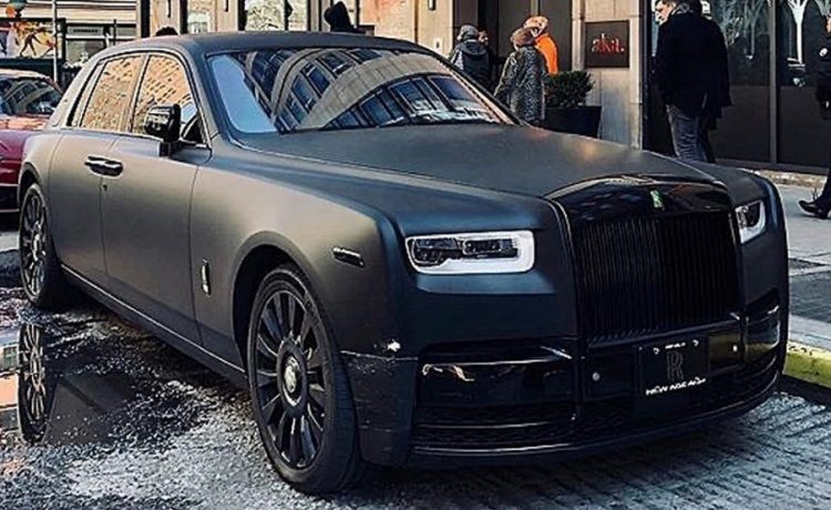 ميك ميل يتبرع به رولزرويس فانتوم لجهود إغاثة فيروس كورونا