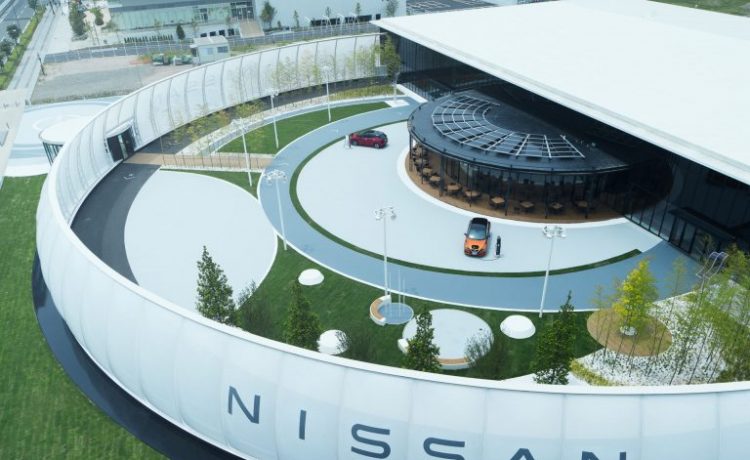 نيسان ستتيح دفع ثمن ركن السيارات بالطاقة الكهربائية