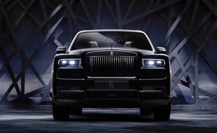 يوسف ناغي تقدم رولزرويس كولينان بلاك بادج في السعودية