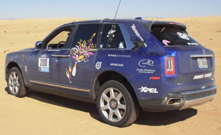 فيديو : قيادة سيارة رولزرويس كولينان عبر الصحراء ليست للجميع