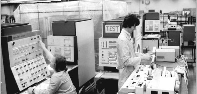 أول جهاز حاسوب