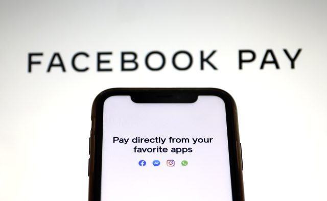 يحفظ مركز الحسابات من فيسبوك معلومات الدفع